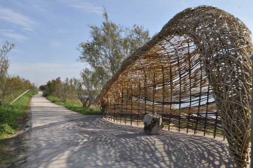 Travail de sensorialit&eacute; sur les mobiliers.